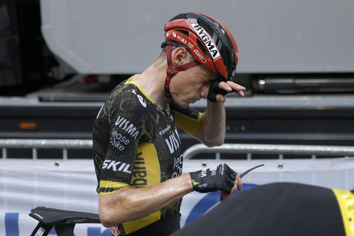 El ciclista danés Jonas Vingegaard, del equipo Visma, termina segundo en la sexta etapa del Tour de Francia. El ciclista danés Jonas Vingegaard, del equipo Visma, termina segundo en la sexta etapa del Tour de Francia.