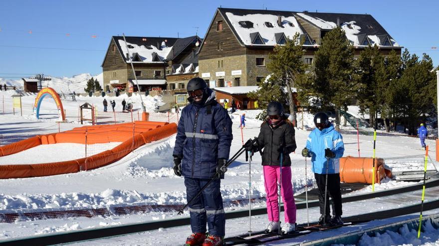L&#039;esquí salva un macropont que els hotelers gironins troben «molt fluix»
