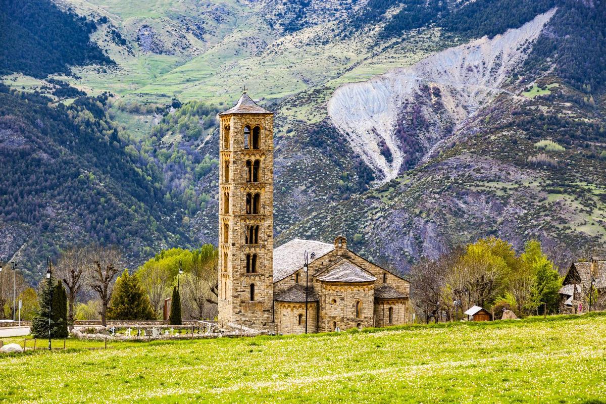 El valle más bonito de España es el que tiene el conjunto románico más espectacular del mundo