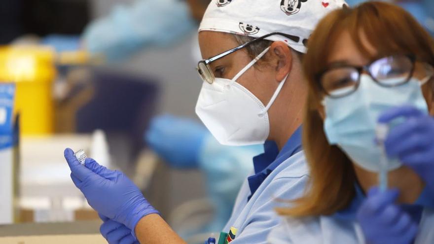 Canarias suma este lunes 2.048 nuevos casos de coronavirus y siete fallecidos