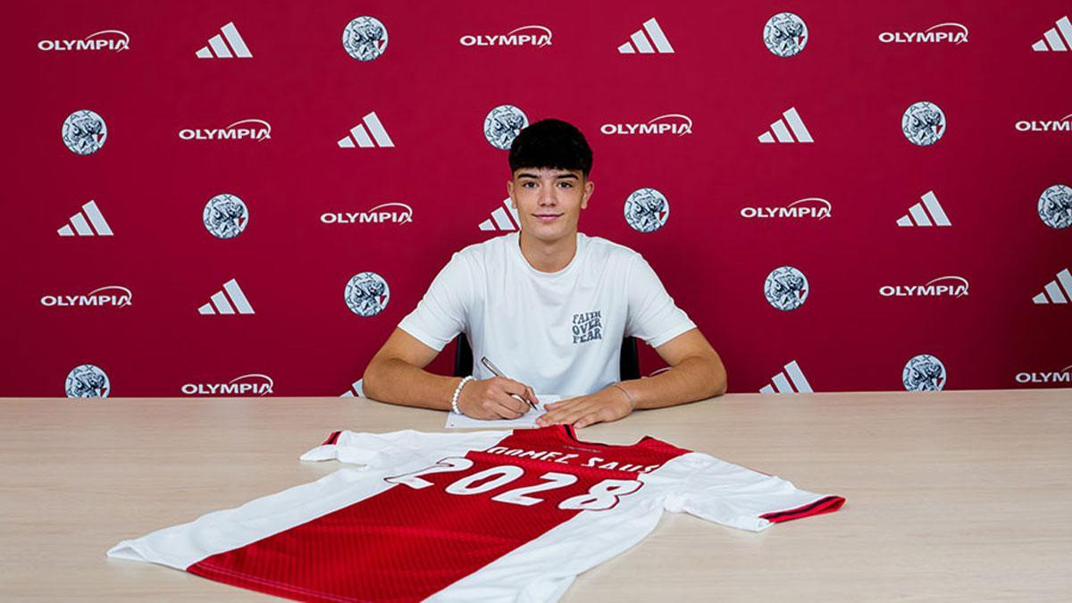 Eloi Gómez firmó contrato con el Ajax de Amsterdam