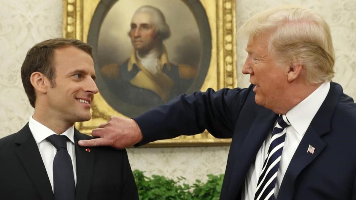 zentauroepp43061478 french president emmanuel macron  l  looks on as u s  presid180424195517