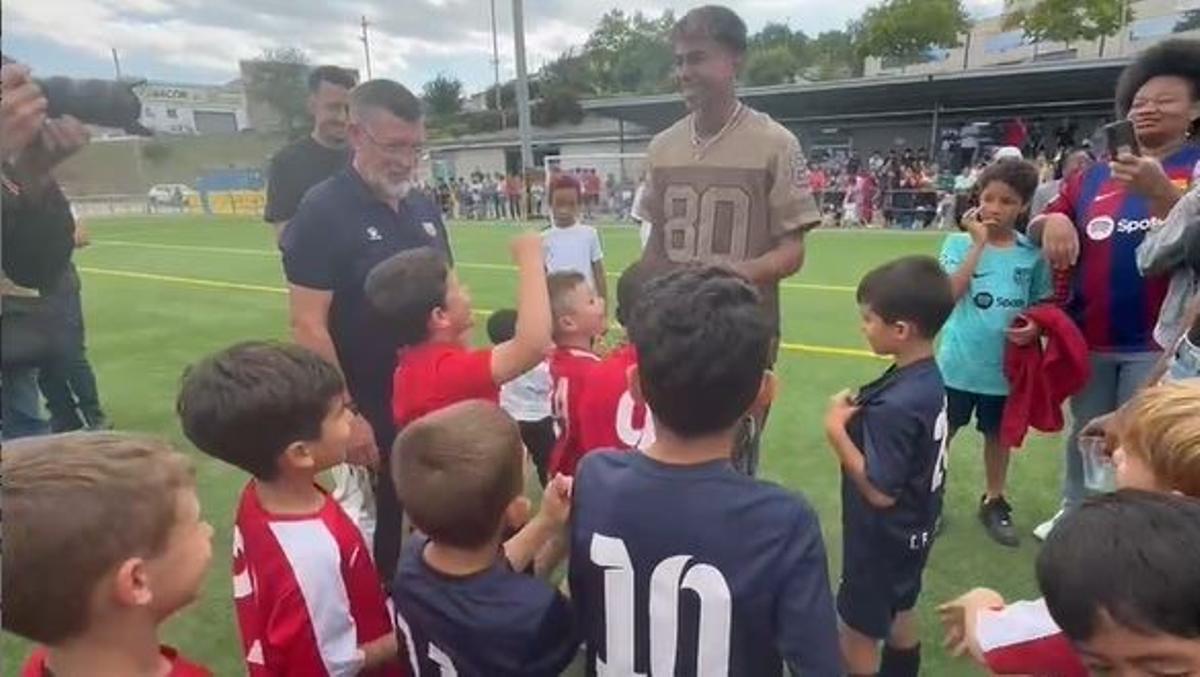 Lamine Yamal educando a sus pupilos: “¿De qué equipo sois? ¿Del Barça no?”