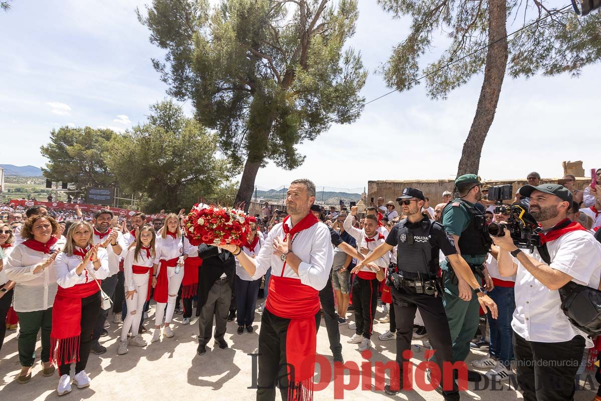 Bandeja de flores y ritual de la bendición del vino en las Fiestas de Caravaca