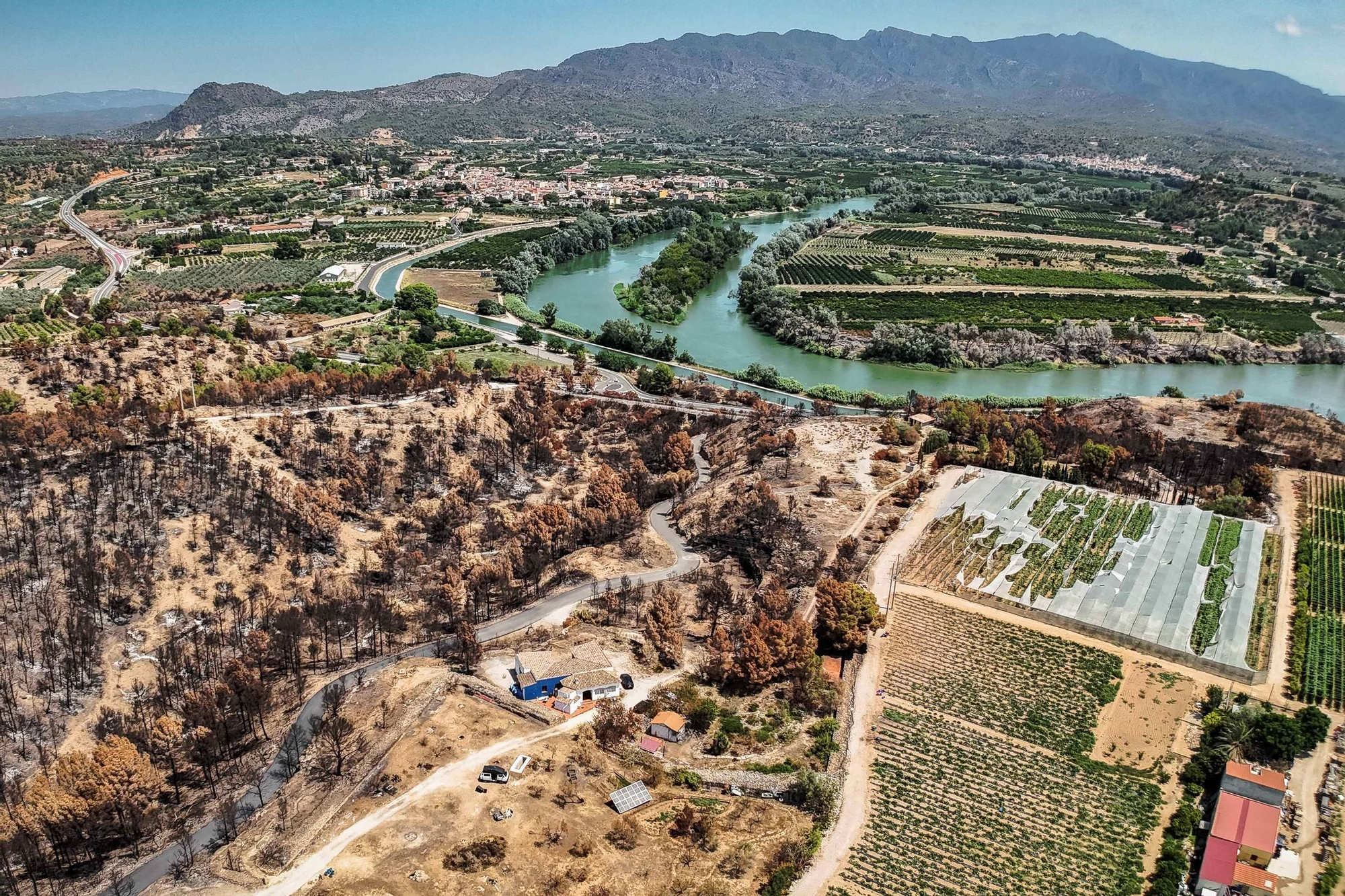 Les fotos de l'incendi de Paüls a vista de dron
