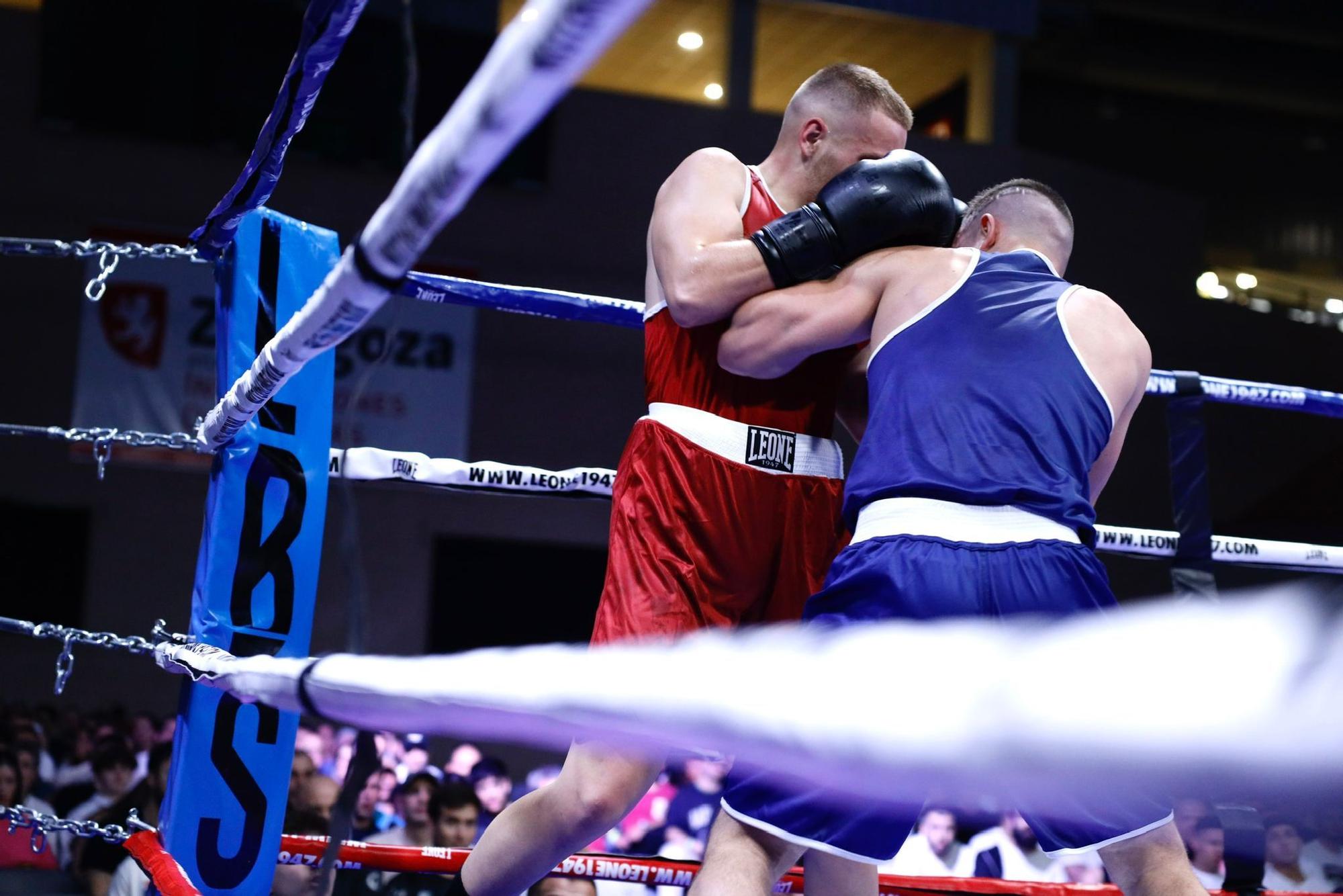 Velada de boxeo en el pabellón Siglo XXI