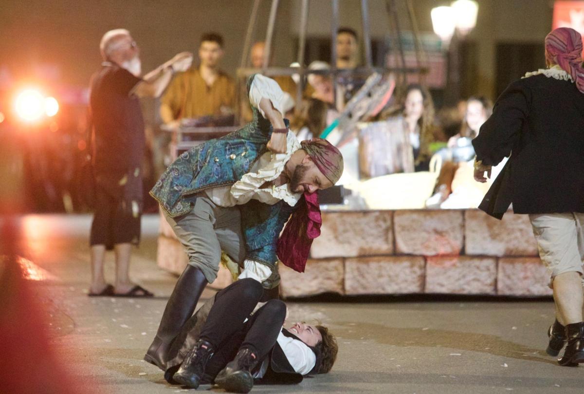 La emoción toma las calles de Torrent en una Gran Entrada Mora y Cristiana multitudinaria