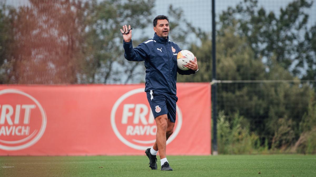 Michel dirigint un entrenament del Girona, aquesta temporada.