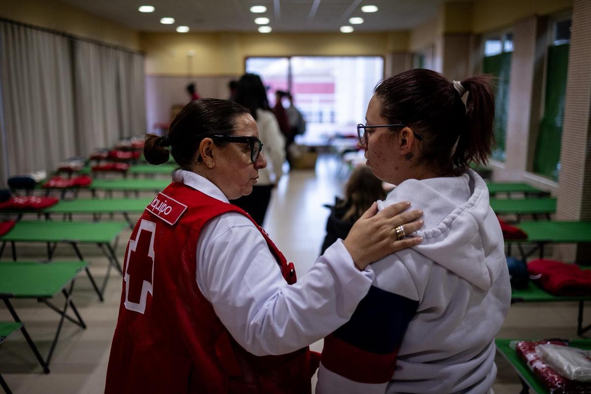 Así se han instalado los vecinos de Zaragoza en los pabellones por el aumento del caudal del río Ebro
