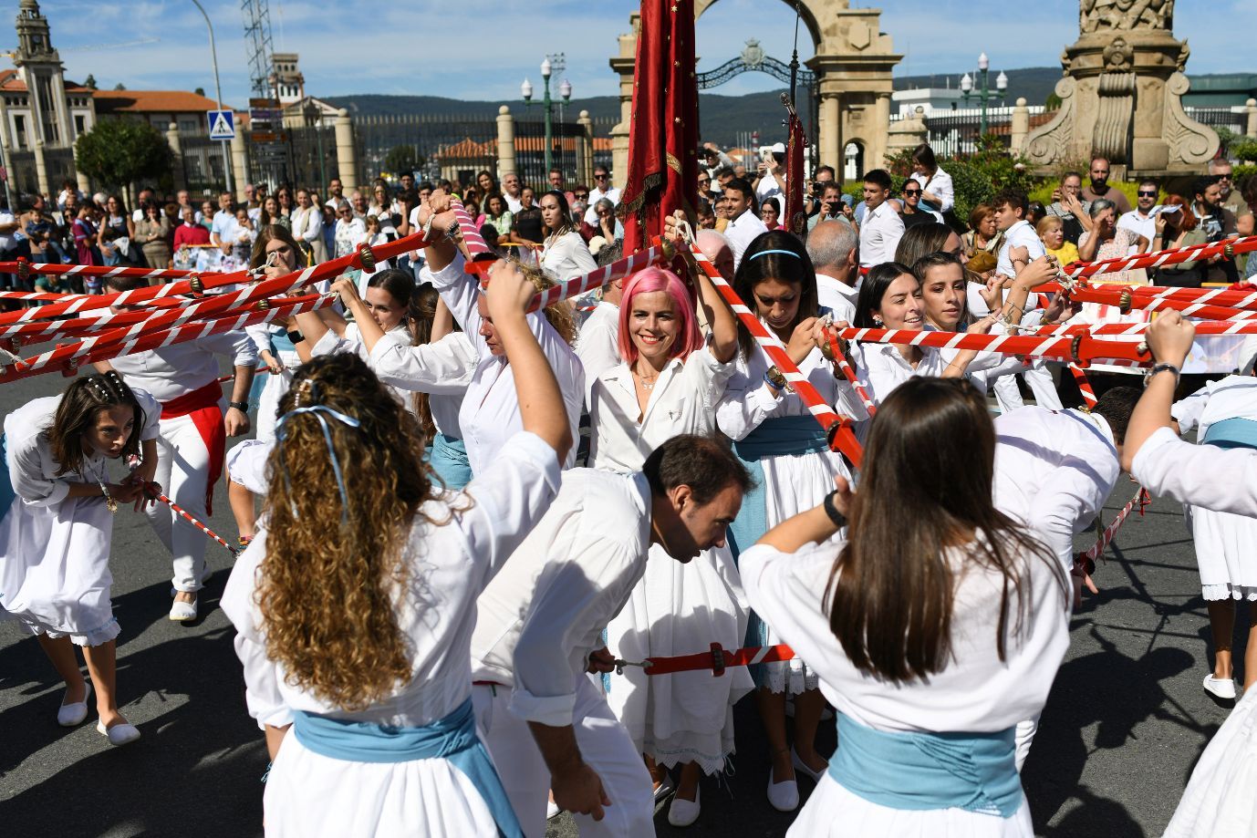 La Danza de Espadas de Marín rompe con dos años de pandemia