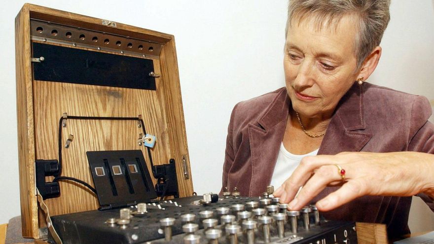 Muere Stella Rimington, la primera directora del servicio de inteligencia británico e inspiración del personaje &#039;M&#039; en la saga James Bond