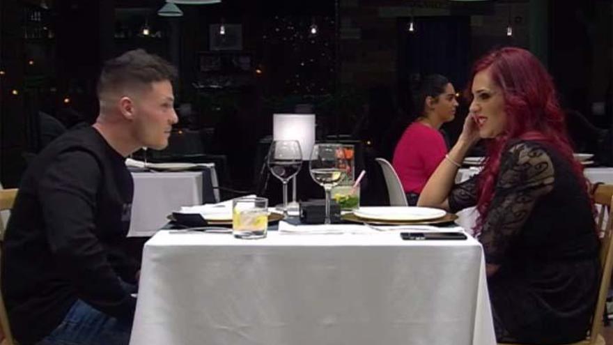 Juanma y Azahara en &#039;First Dates&#039;.