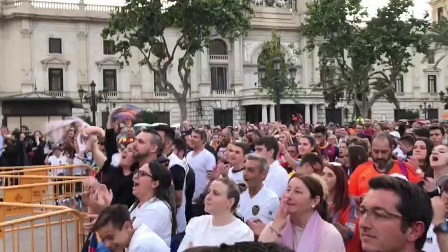 Final Copa del Rey 2019: Ambiente en la plaza del Ayuntamiento València