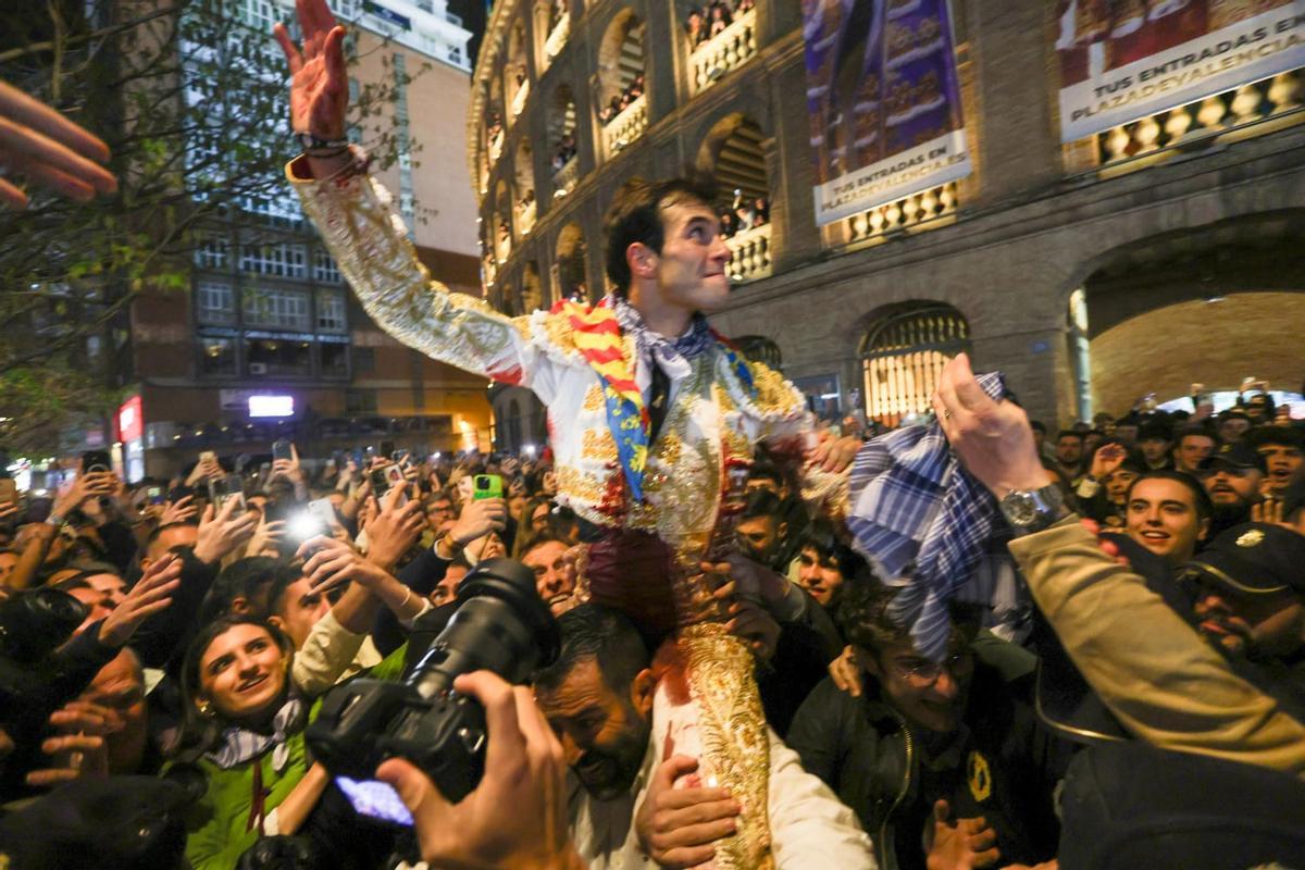 Puerta grande para Navalón en la Feria de Fallas Puerta grande para Navalón en la Feria de Fallas