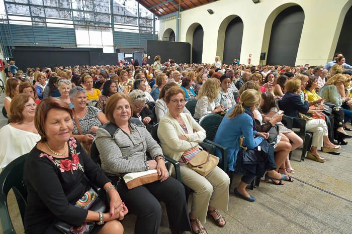 Desfile benéfico de la Asociación Canaria de ...