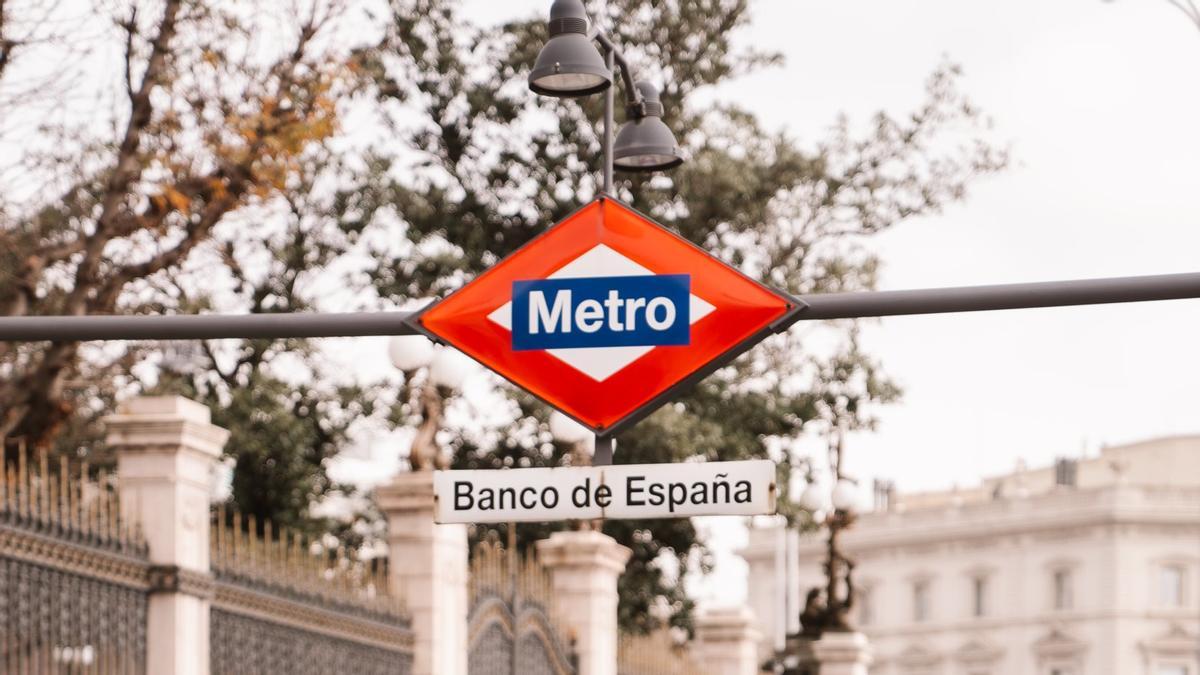 Boca de Metro de la estación Banco de España en Madrid