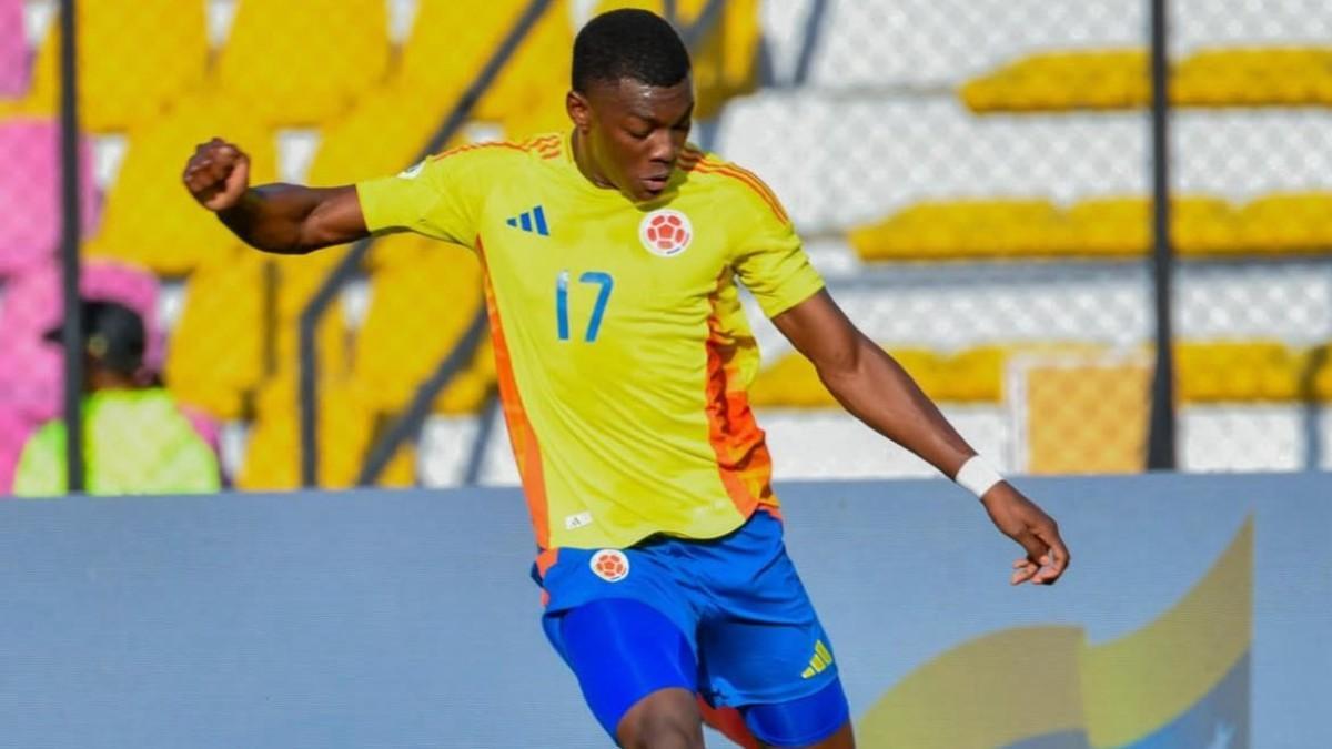 Juan Arizala, en un partido con las categorías inferiores de Colombia