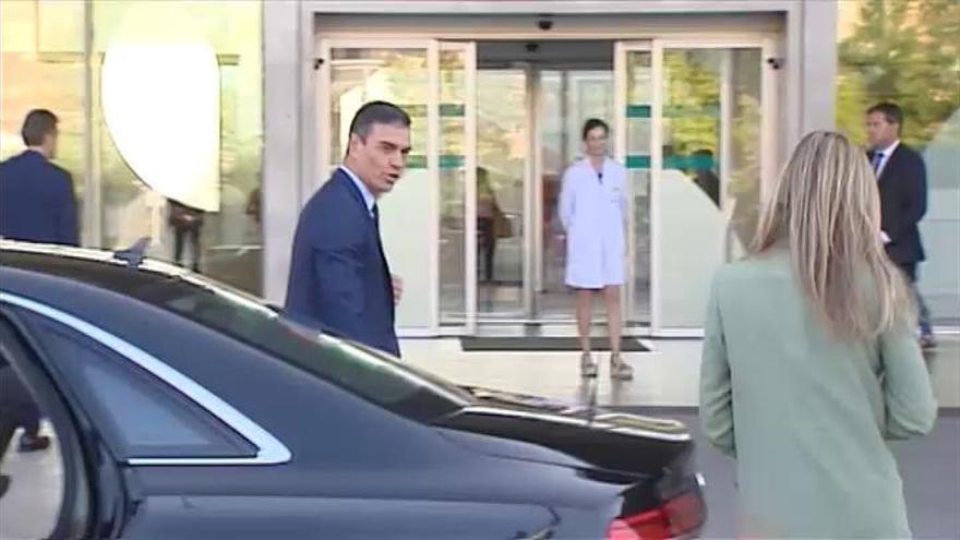 Sánchez acude al hospital para visitar al rey Juan Carlos