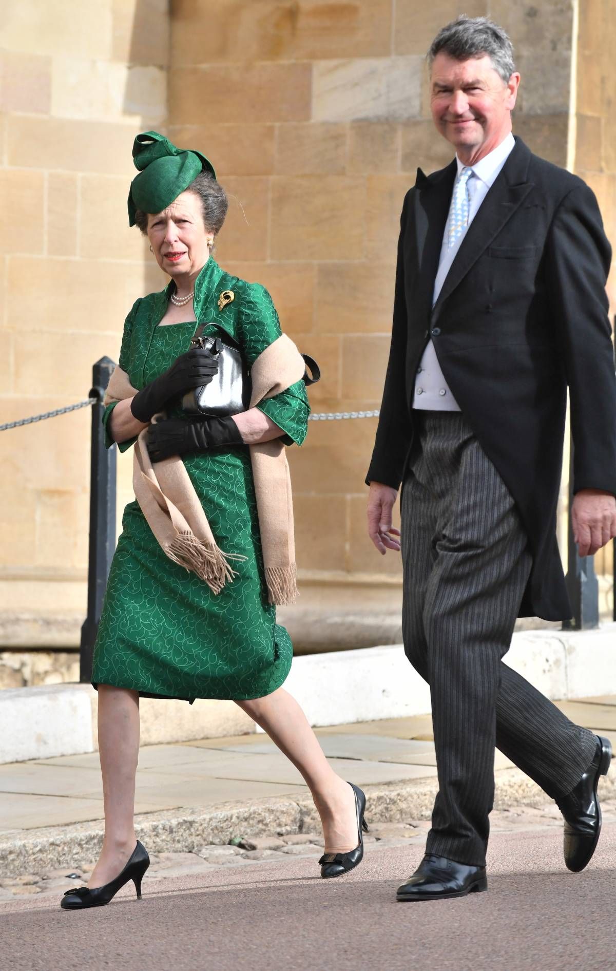 La princesa Ana de Inglaterra y su marido, el almirante Sir Tim Laurence, en la boda de la princesa Eugenia de York