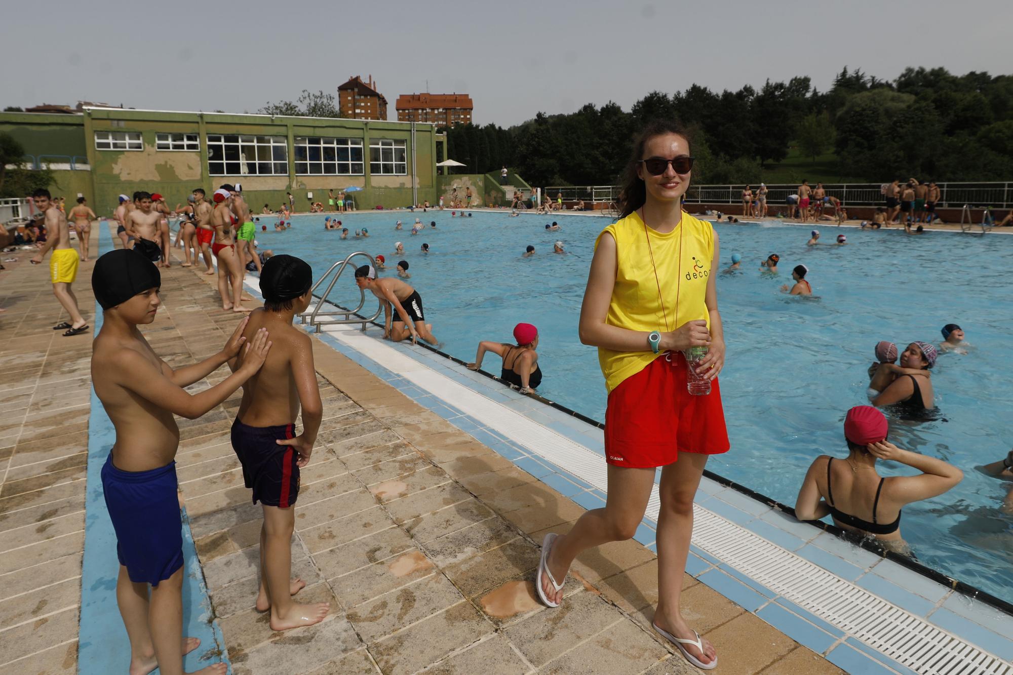 Oviedo se lanza a la piscina para darse el baño más oportuno del lustro