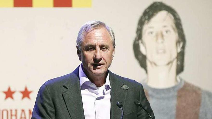 Cruyff, durante el homenaje de los 40 años de su fichaje por el Barça.