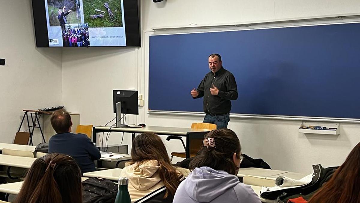 Pablo Osendi, durante su ponencia en la Universidad Complutense.