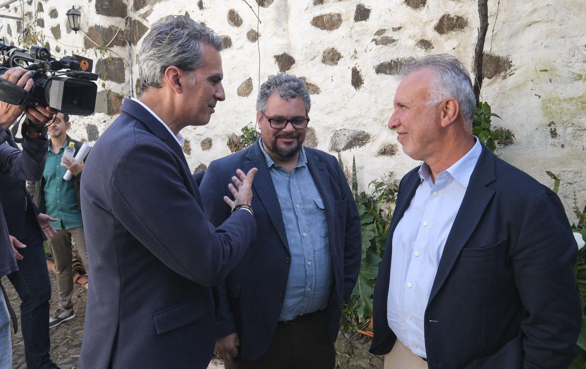 Ángel Víctor Torres visita el Cuartel de Colmenar, recientemente adquirido en Valsequillo