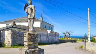 El pueblo del Occidente donde el campesino asturiano tiene su propia estatua: esta es su historia