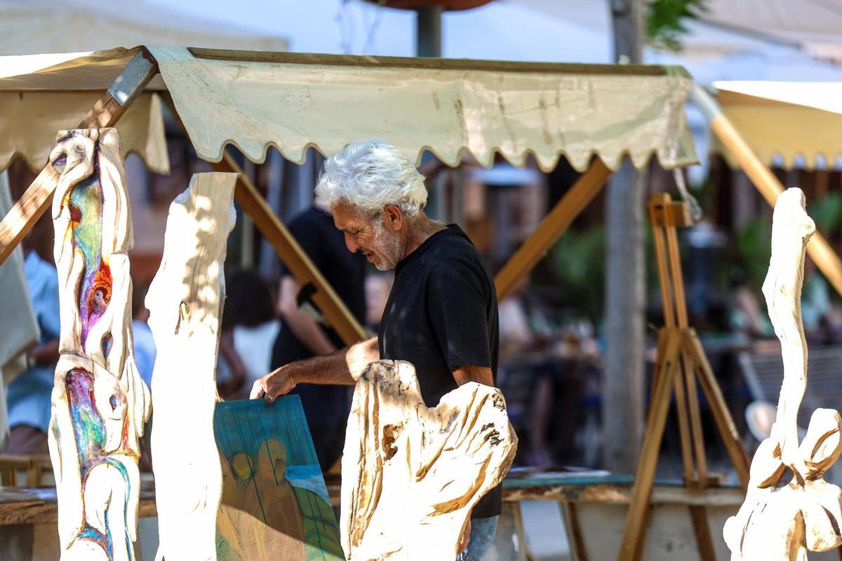 Fantasía Ibiza Festival llena el centro de Vila de arte en vivo, música y cultura