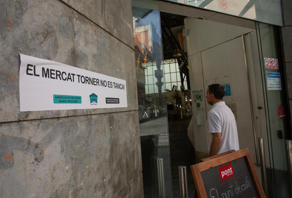 La Associació de Veïns del Progrés apoya las reivindicaciones de los paradistas del mercado Torner