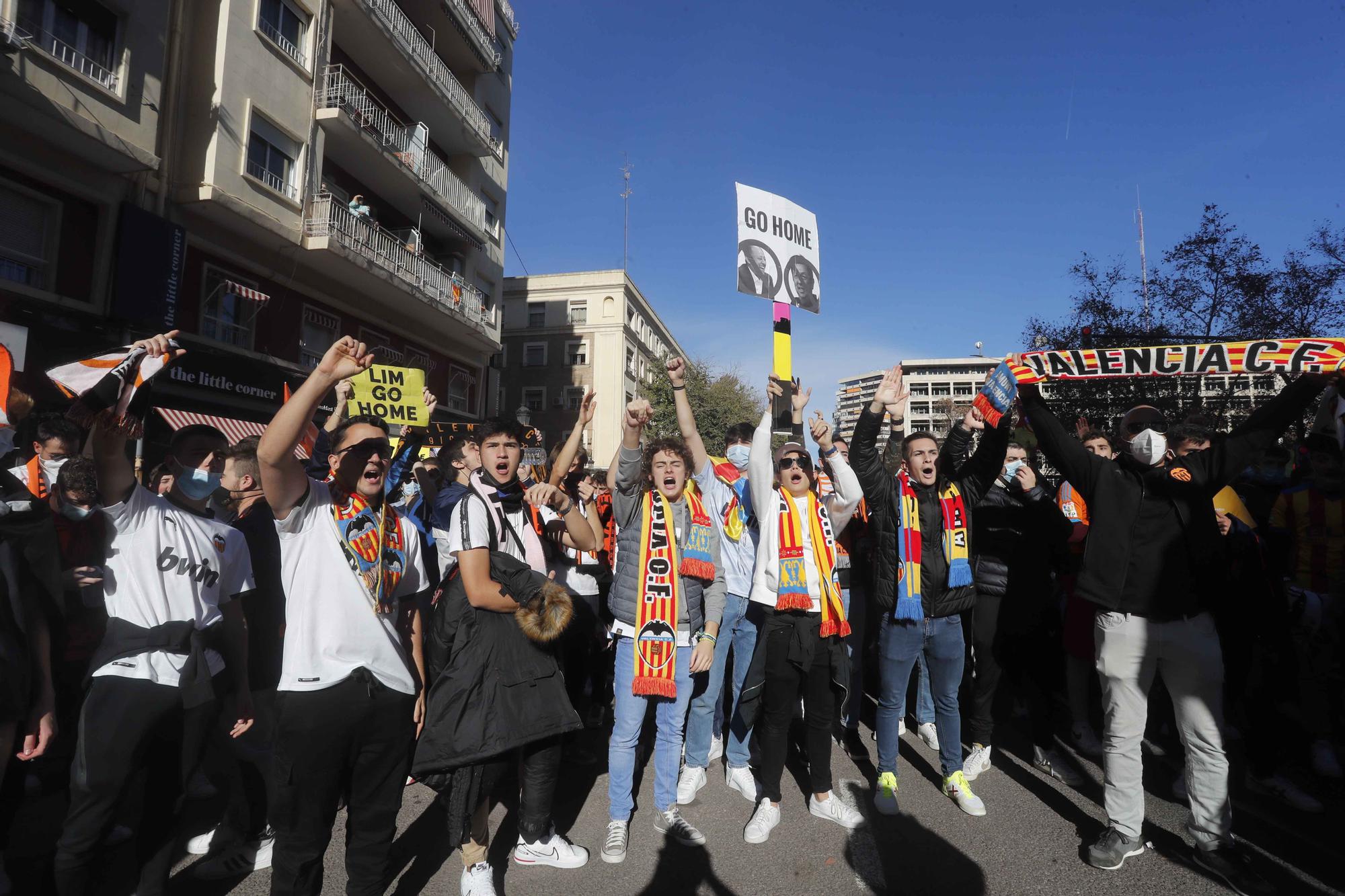 Manifestación contra Peter Lim