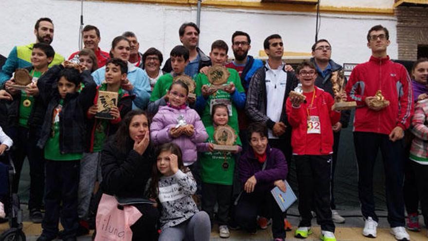 Foto de familia de algunos de los participantes en la prueba.