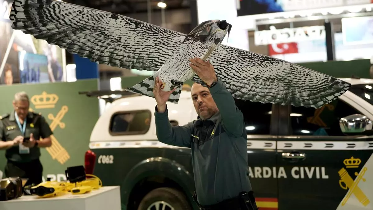 El pájaro de la UCO: la Guardia Civil persigue a las mafias con un dron disfrazado de ave