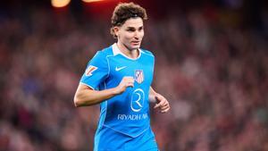 Julian Alvarez of Atletico de Madrid looks on during the LaLiga EA Sports match between Athletic Club and Atletico de Madrid at San Mames on December 6, 2025, in Bilbao, Spain. AFP7 06/12/2025 ONLY FOR USE IN SPAIN. Ricardo Larreina / AFP7 / Europa Press;2025;SPAIN;SPORT;ZSPORT;SOCCER;ZSOCCER;Athletic Club v Atletico de Madrid - LaLiga EA Sports;