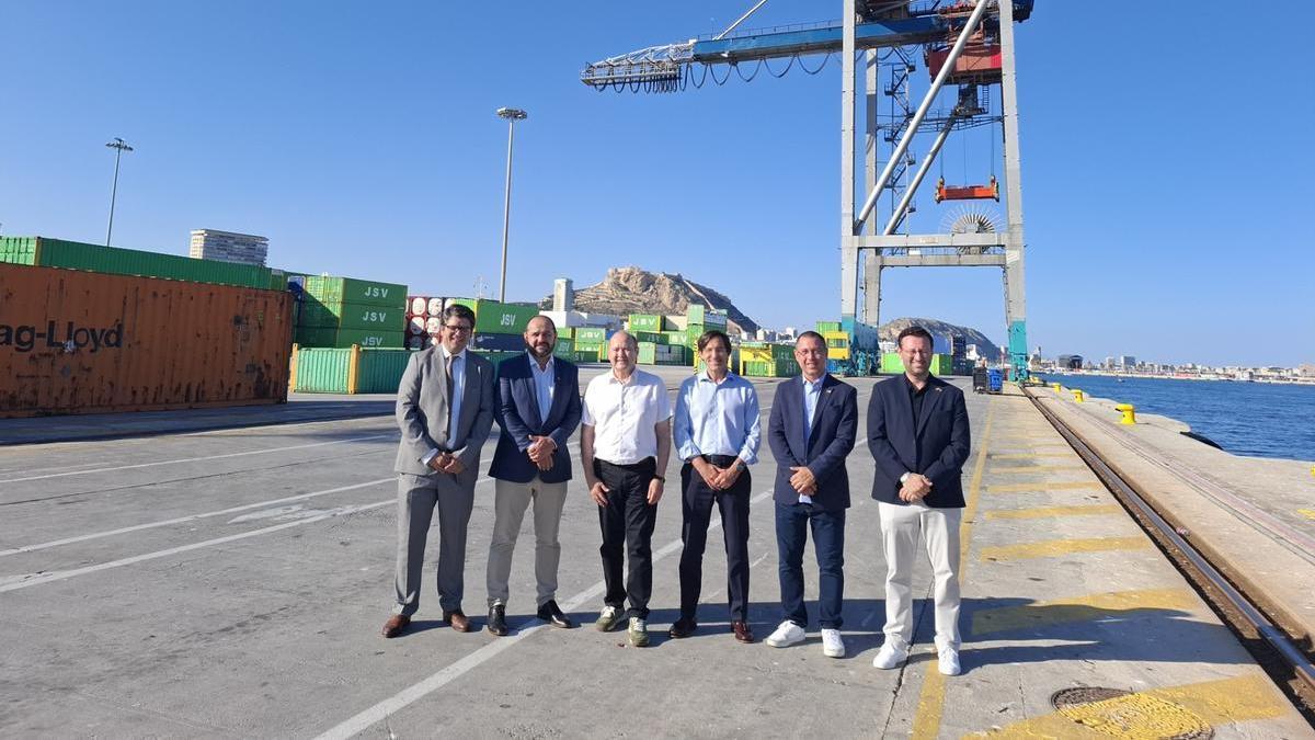 La delegación brasileña ha recorrido el puerto alicantino.