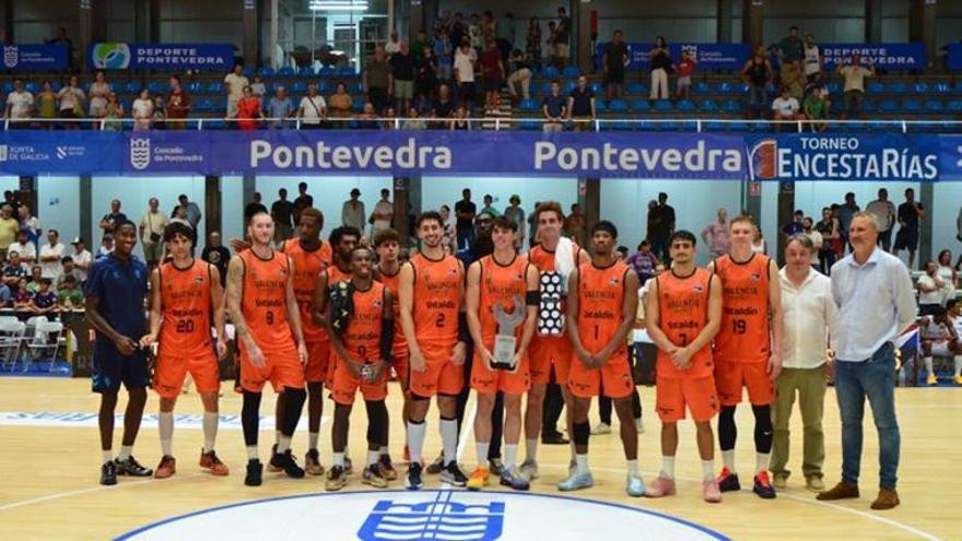 Valencia Basket cierra la pretemporada revalidando el EncestaRías ante Baskonia