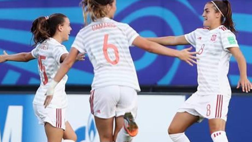 Patri Guijarro (dreta) celebra el gol de l&#039;equip espanyol