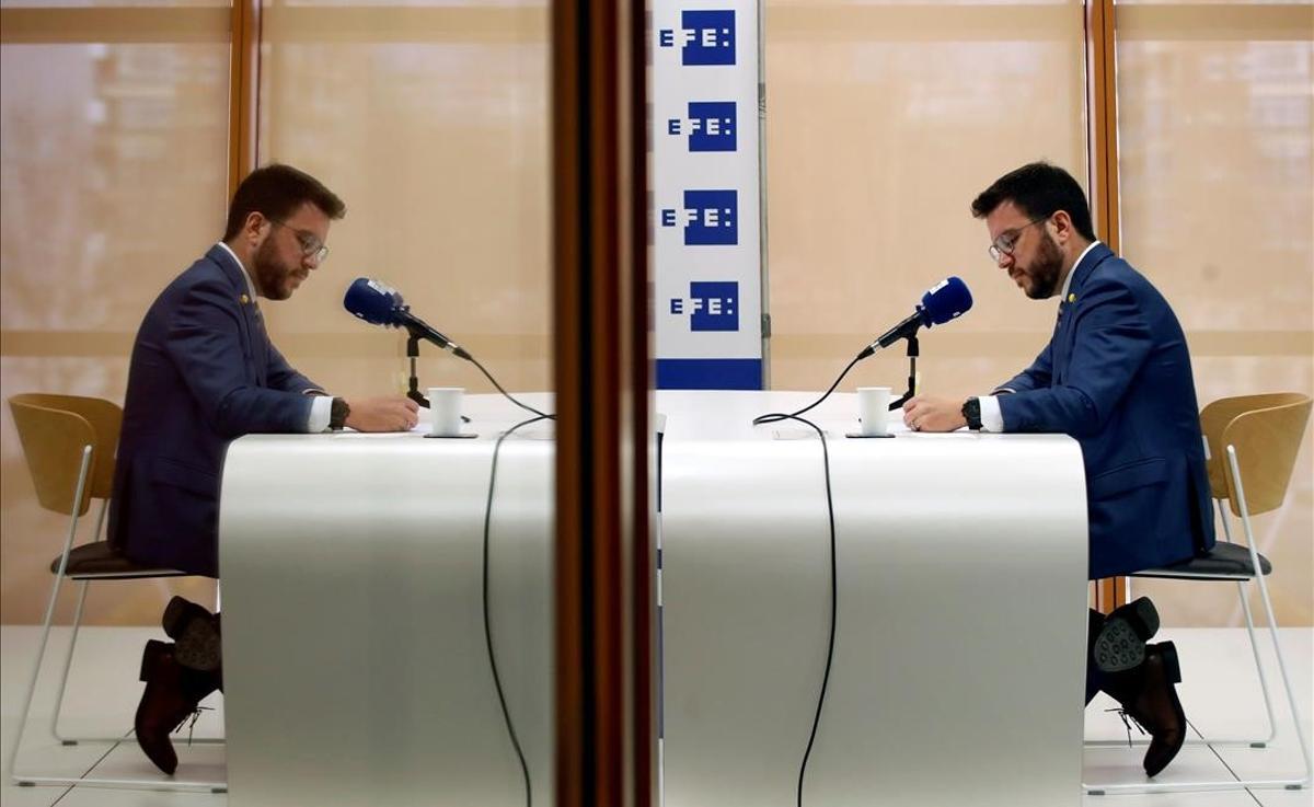 El cabeza de lista de ERC en las elecciones catalanas del 14-F, Pere Aragonès, durante su participación en el ciclo de ruedas de prensa de EFE.