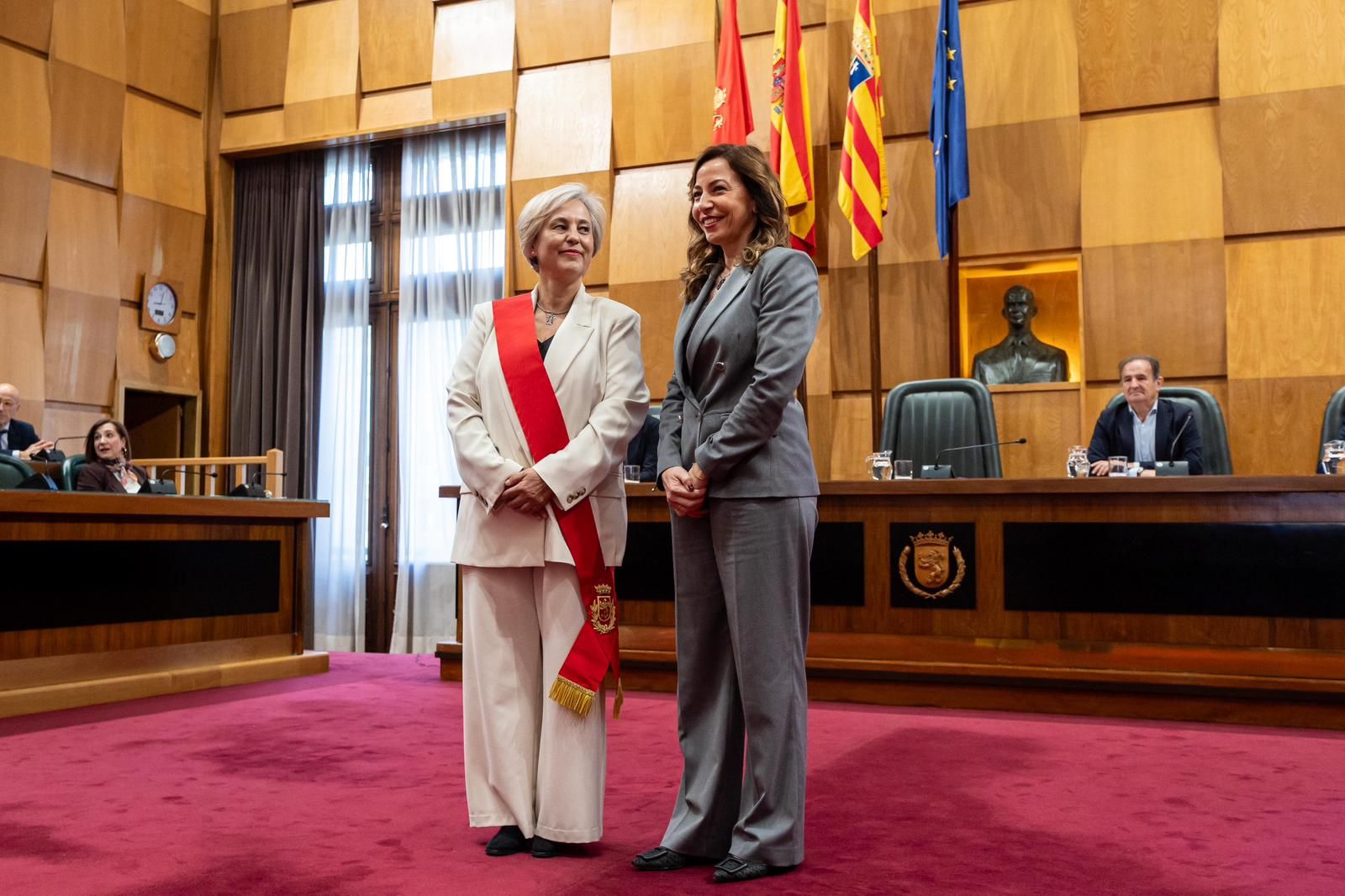 Marisa Gaspar, cựu thành viên của đảng Vox, nay là ủy viên hội đồng thành phố Zaragoza: "Hôm nay tôi khôi phục lại cương lĩnh ban đầu của đảng mà tôi từng thuộc về".