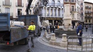 La parte de la columna caída en la fuente del Torico.