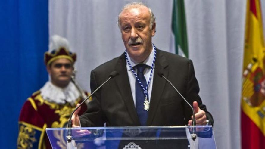 Del Bosque dedica a los jugadores la Medalla de Huelva al Deporte