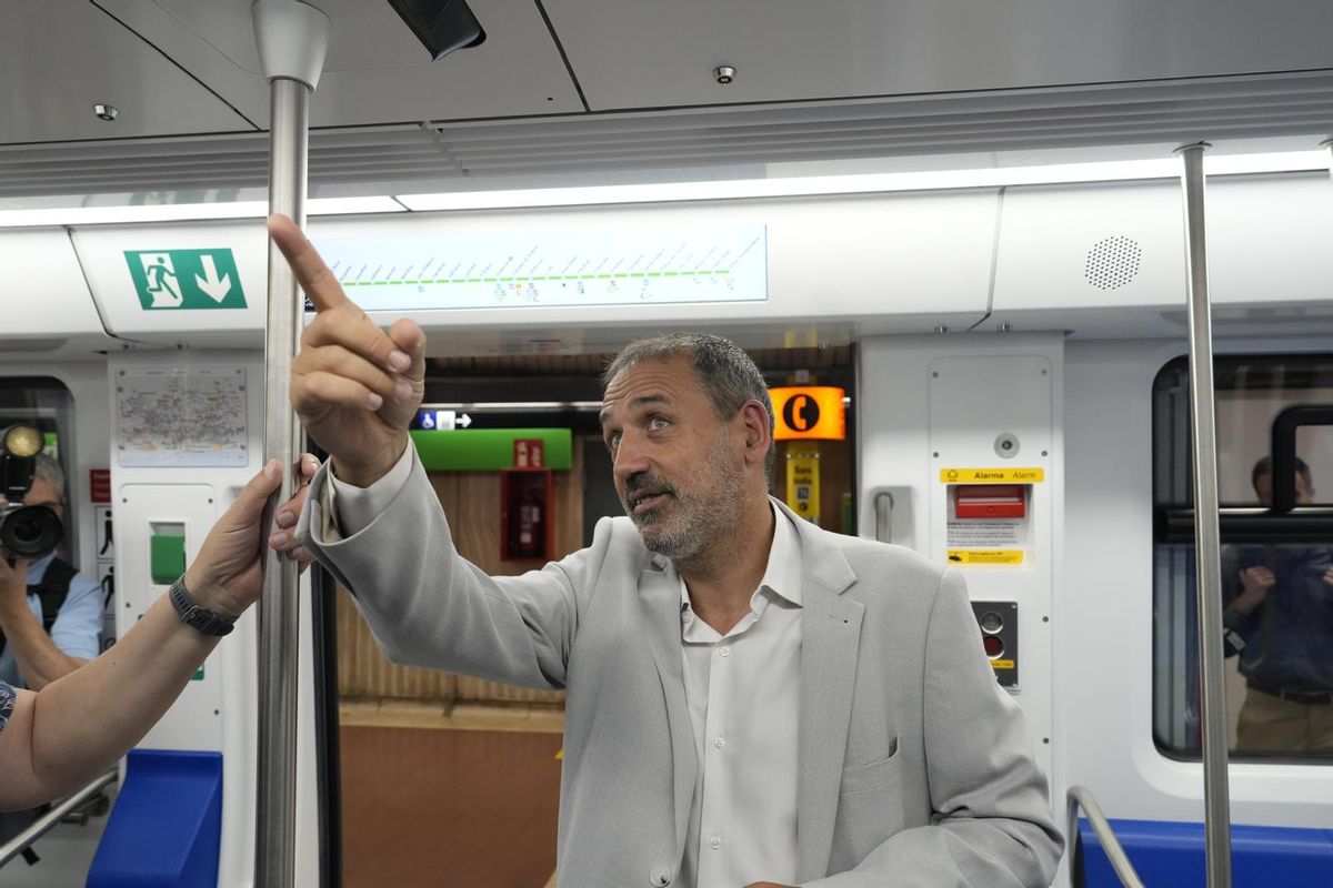 El metro de Barcelona completa la sustitución de los convoyes con amianto de la L3