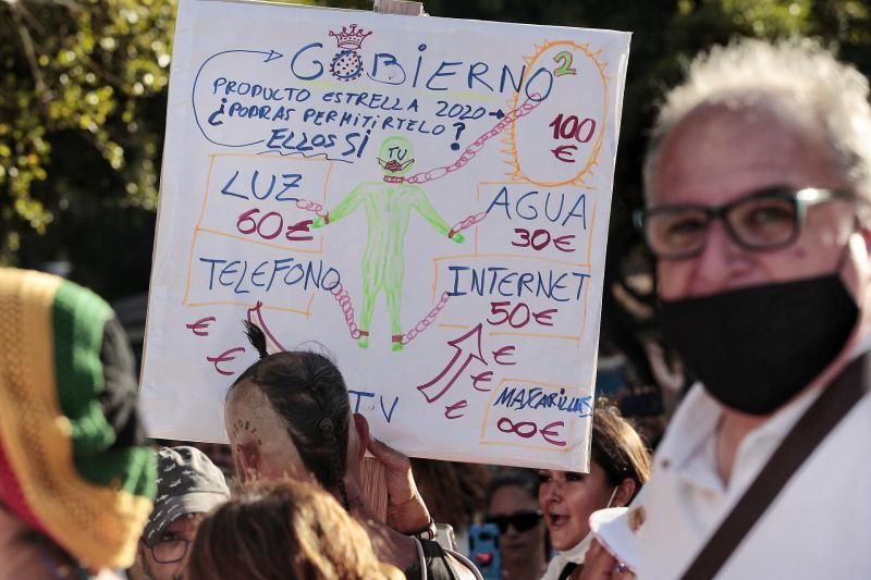 Concentración contra las mascarillas y las vacunas Santa Cruz de Tenerife  | 16/08/2020  | 16/08/2020 | Fotógrafo: María Pisaca Gámez