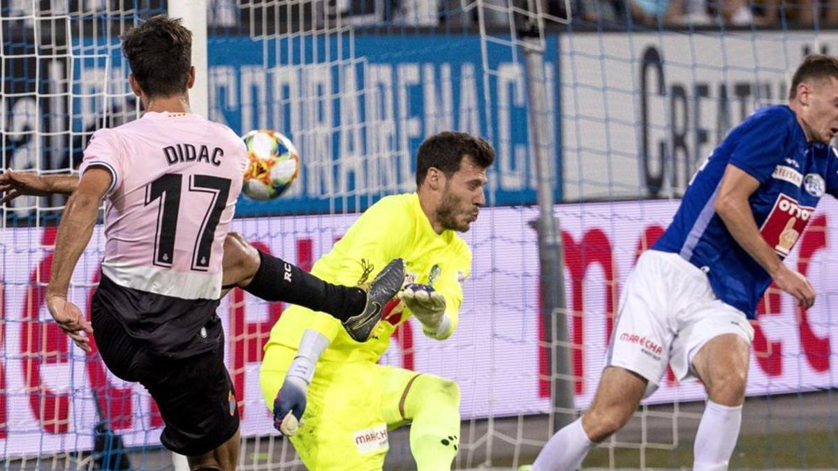 El Espanyol quiere llegar a la siguiente ronda de la misma manera que Dídac Vilà introdujo el balón en el fondo de las mallas suizas: de manera potente.