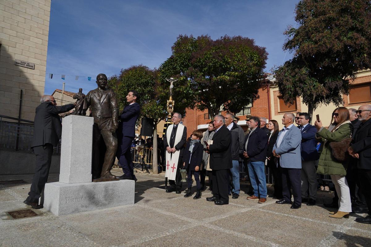 Una estatua de bronce, el recuerdo indeleble de Coreses a Ramón Álvarez
