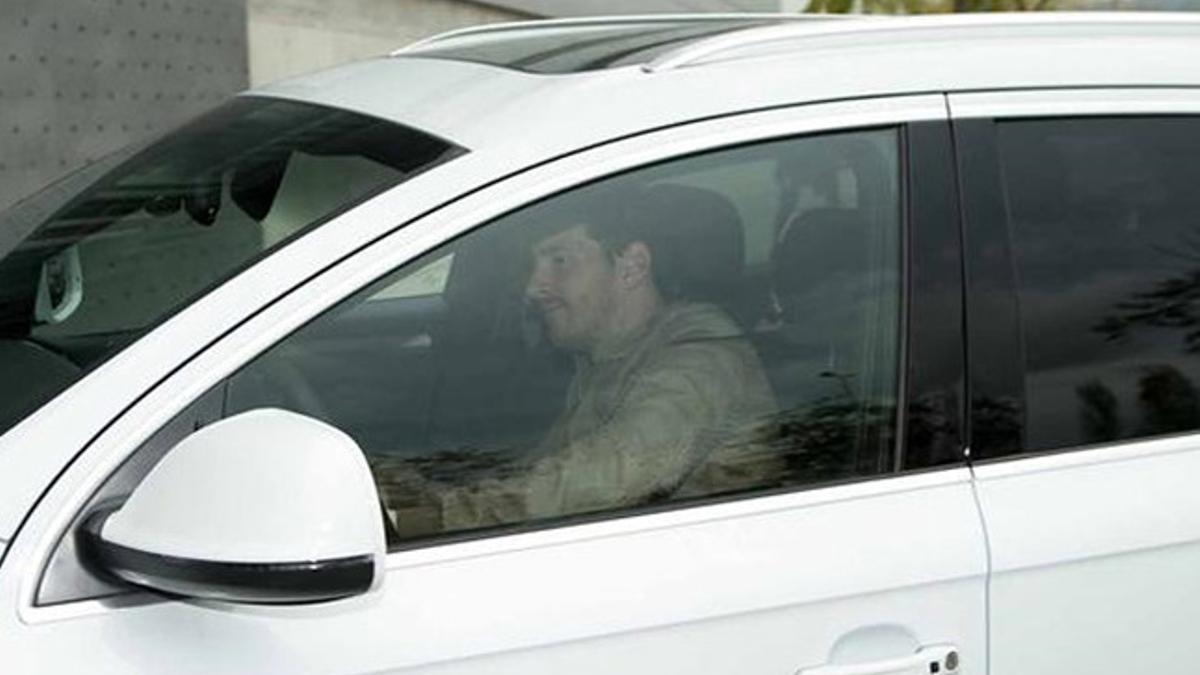 Messi, llegando a la Ciutat Esportiva