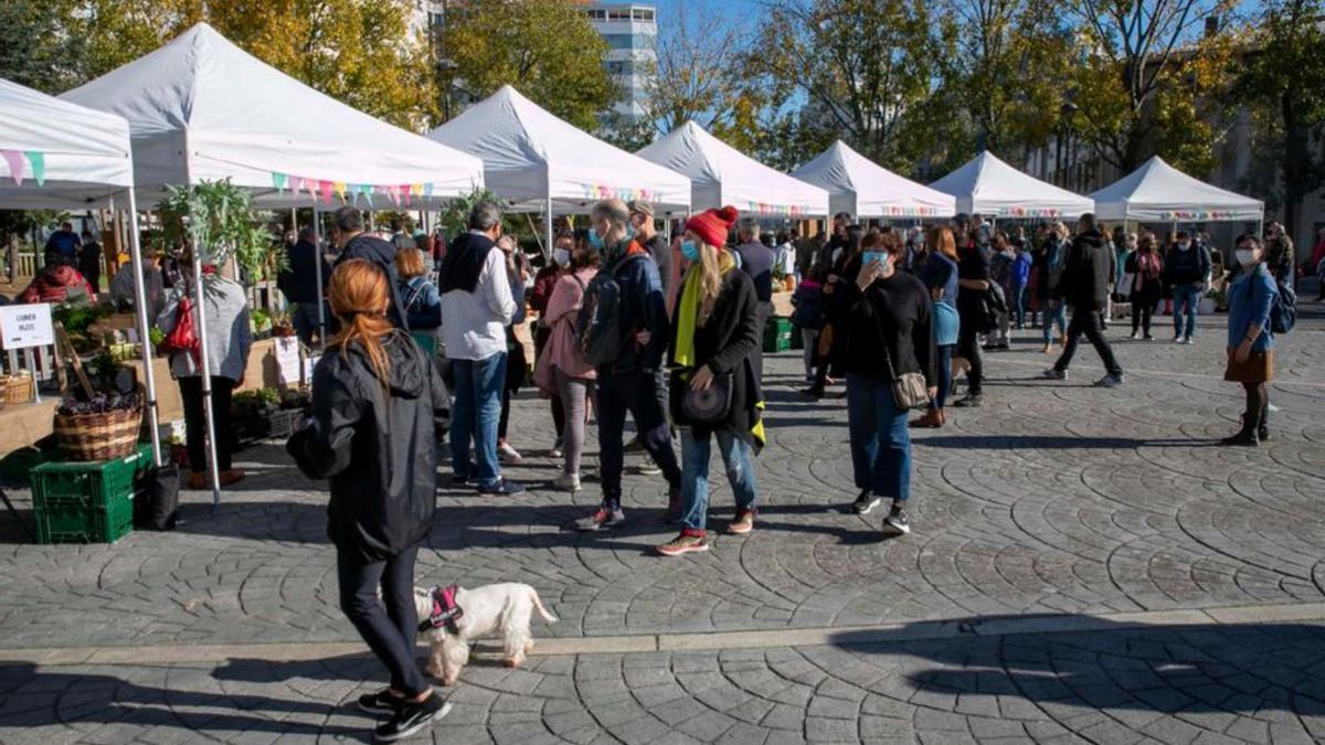 El mercado de productos ecológicos, al barrio | LA OPINIÓN