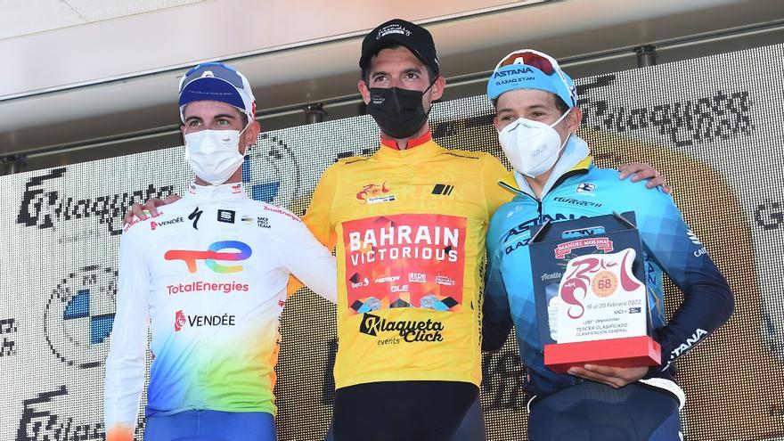 Wouter Poels, en el centro, ganador de la general de la Vuelta a Andalucía.