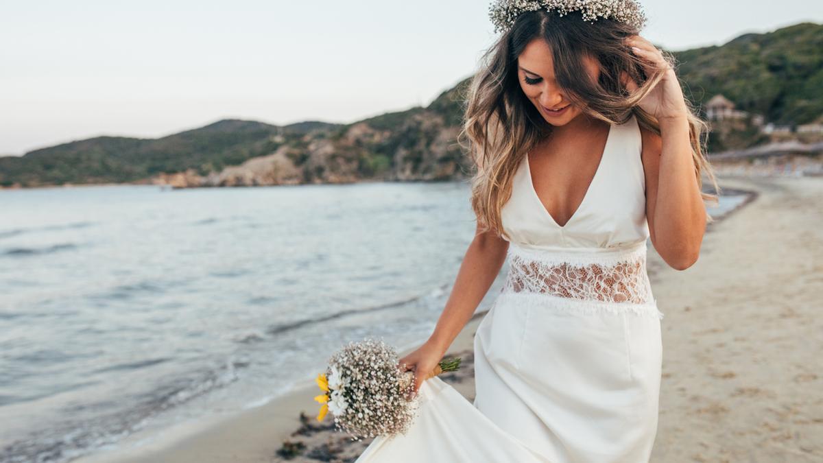 Vestidos de novia para bodas en la playa: diseños ligeros y llenos de encanto