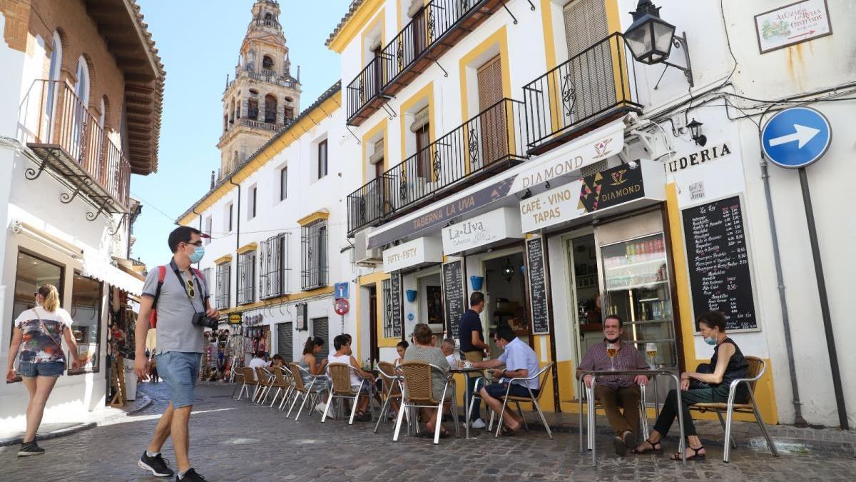 Urbanismo no ve viable permitir más veladores en el entorno de la Mezquita-Catedral